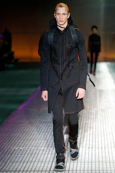 Look 27